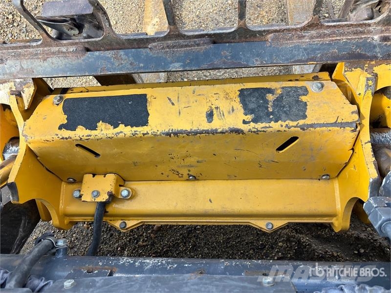 John Deere 333G Skid steer loaders