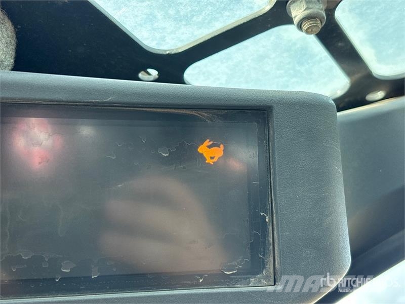 John Deere 333G Skid steer loaders