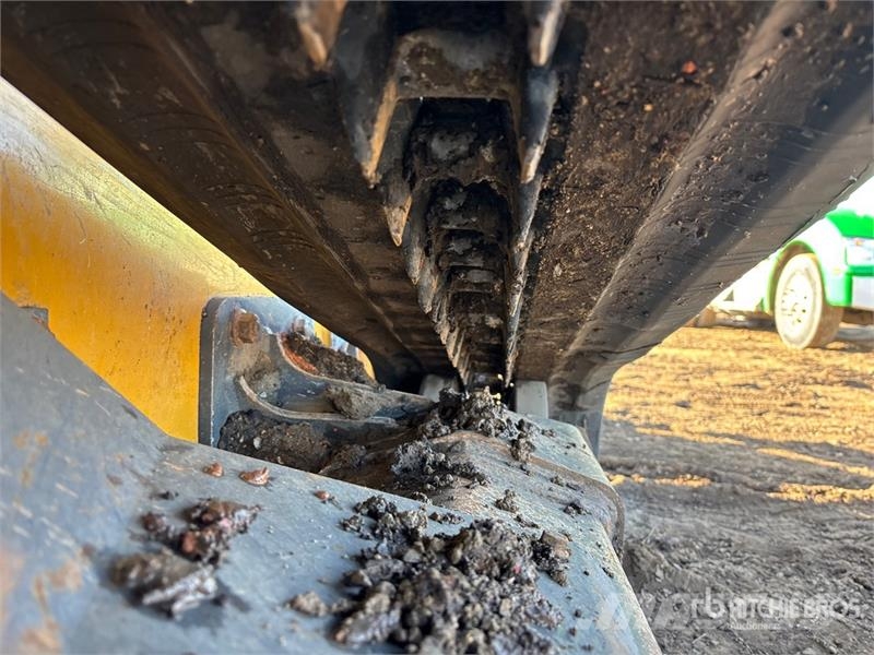 John Deere 333G Krautuvai su šoniniu pasukimu