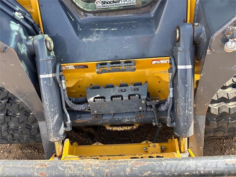 John Deere 333G Skid steer loaders