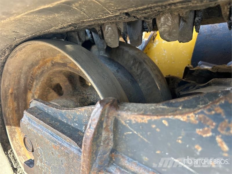 John Deere 333G Smykem řízené nakladače