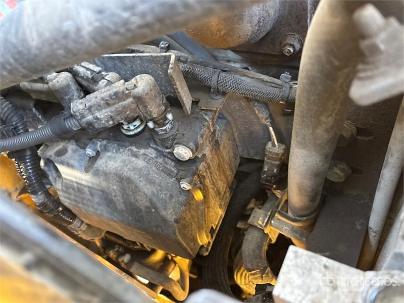 John Deere 333G Krautuvai su šoniniu pasukimu