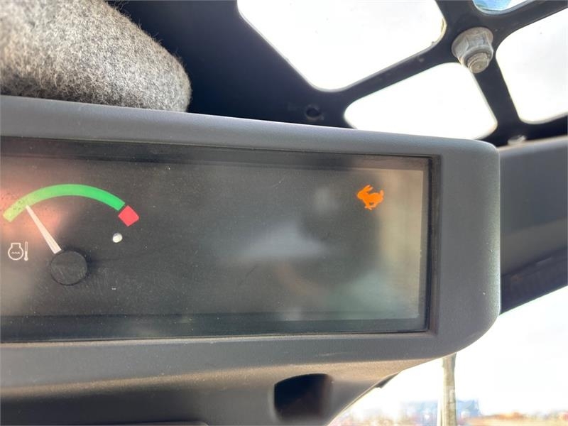 John Deere 333G Krautuvai su šoniniu pasukimu