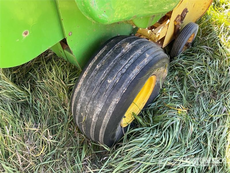 John Deere 336 Square Baler محزمات مربعة