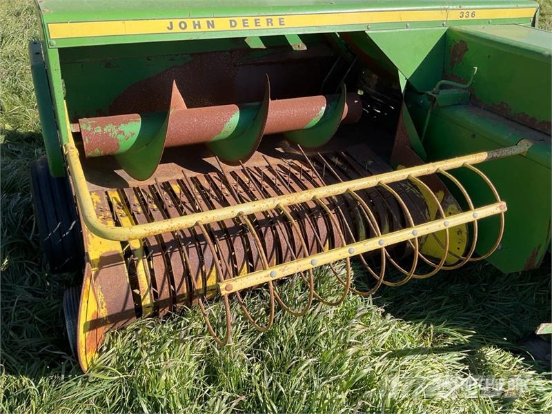 John Deere 336 Square Baler محزمات مربعة