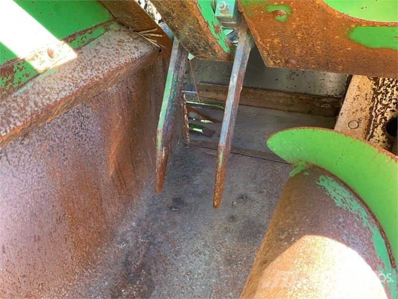 John Deere 336 Square Baler محزمات مربعة