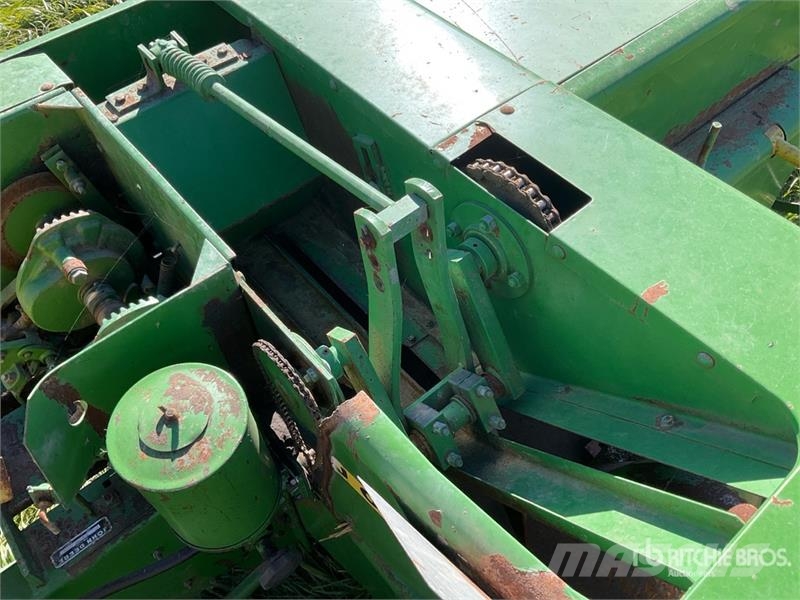 John Deere 336 Square Baler محزمات مربعة