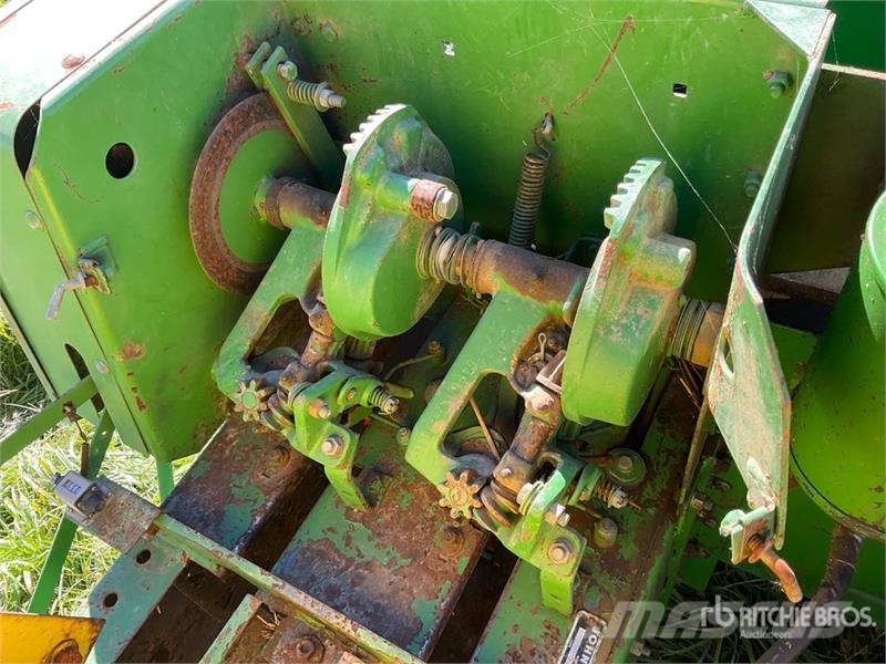 John Deere 336 Square Baler محزمات مربعة