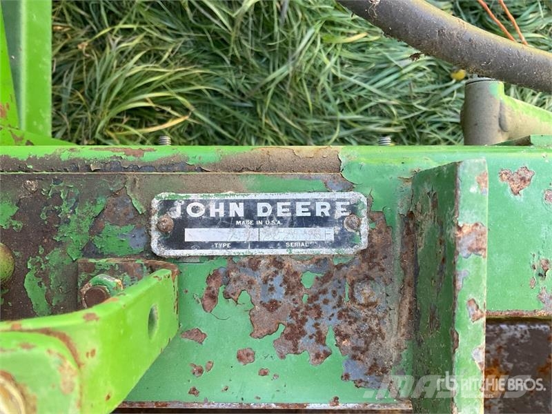John Deere 336 Square Baler محزمات مربعة