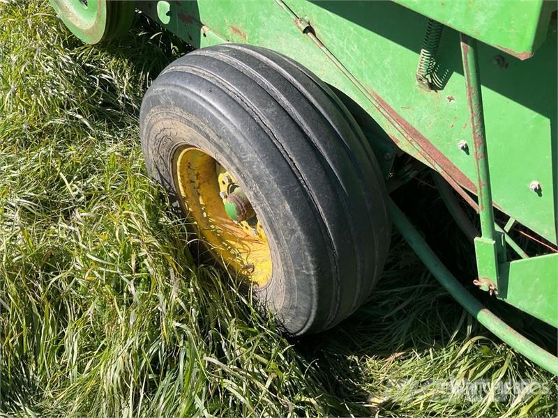 John Deere 336 Square Baler محزمات مربعة
