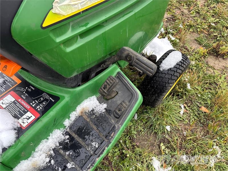 John Deere 345 2WD Utility Tractor 小型拖拉机