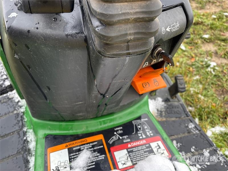 John Deere 345 2WD Utility Tractor 小型拖拉机