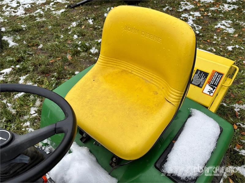 John Deere 345 2WD Utility Tractor 小型拖拉机