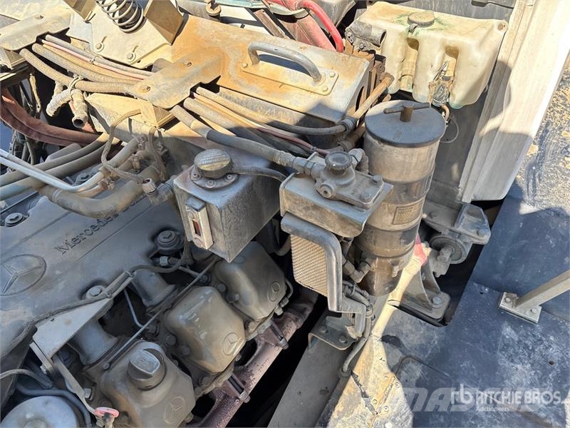 John Deere 350D 6x6 438 in WB Bed Truck Lava-kuorma-autot