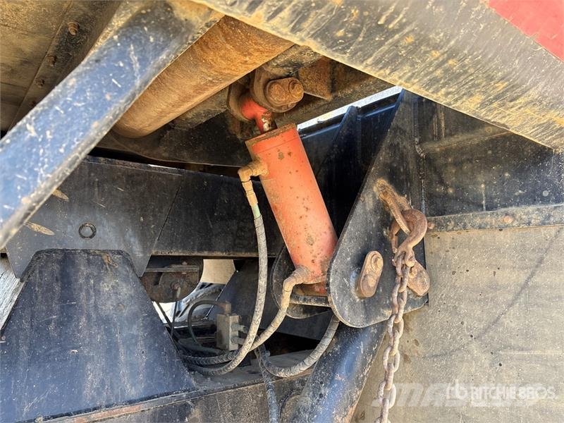 John Deere 350D 6x6 438 in WB Bed Truck Lava-kuorma-autot