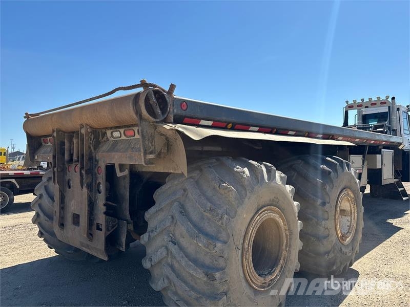 John Deere 350D 6x6 Bed Truck Camiones de cama baja