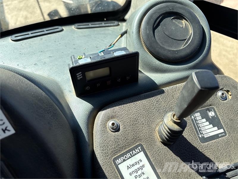John Deere 350D 6x6 Bed Truck Camiones de cama baja