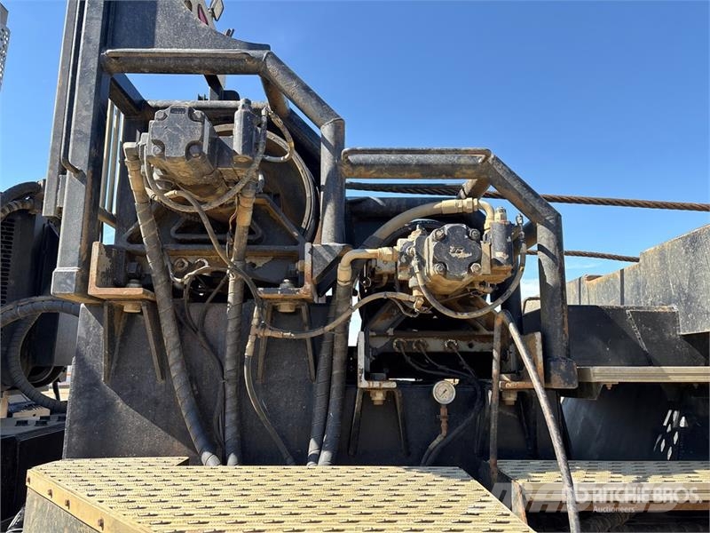 John Deere 350D 6x6 Bed Truck Camiones de cama baja