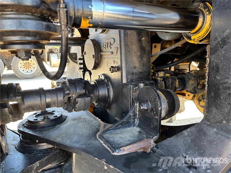 John Deere 350D 6x6 Bed Truck Camiones de cama baja