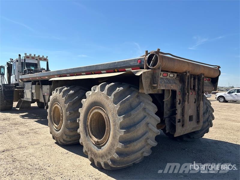 John Deere 350D 6x6 Bed Truck Camiones de cama baja