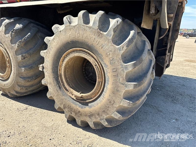 John Deere 350D 6x6 Bed Truck Camiones de cama baja
