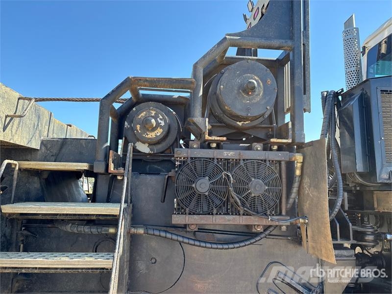 John Deere 350D 6x6 Bed Truck Camiones de cama baja