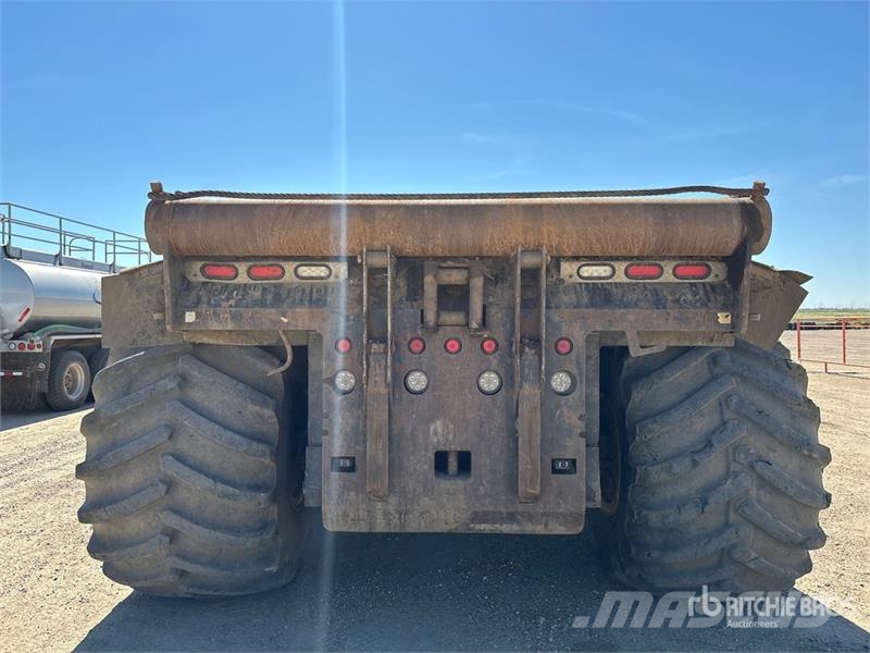 John Deere 350D 6x6 Bed Truck Camiones de cama baja