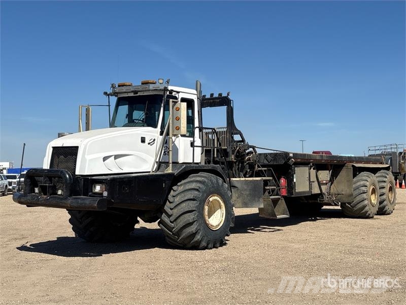 John Deere 350D 6x6 Bed Truck Camiones de cama baja