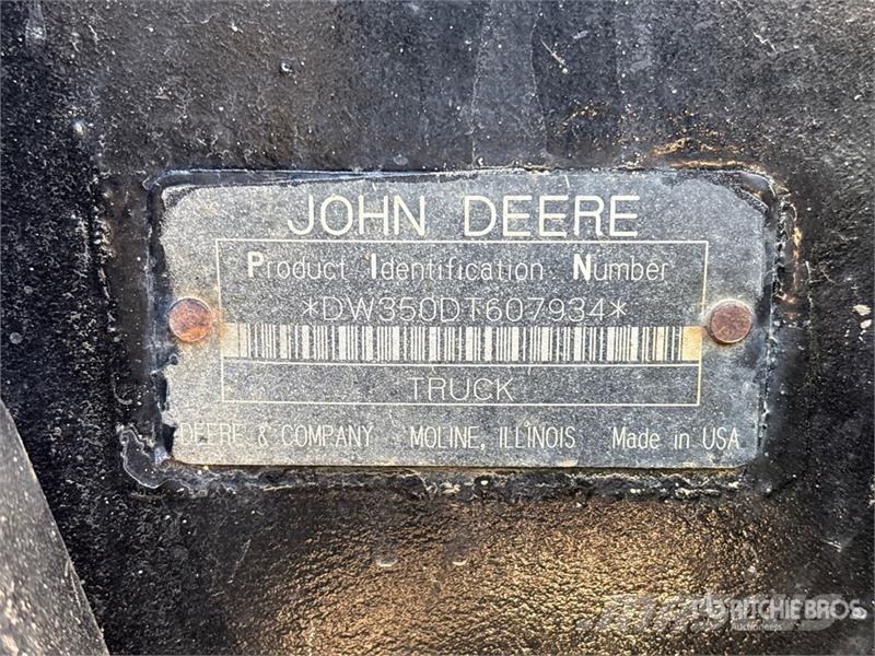 John Deere 350D 6x6 Bed Truck Camiones de cama baja