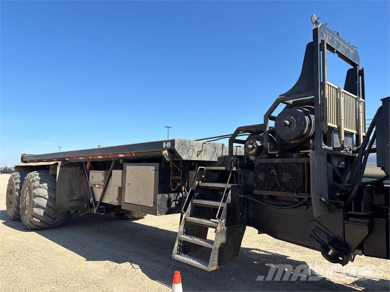 John Deere 350D 6x6 Bed Truck Camiones de cama baja
