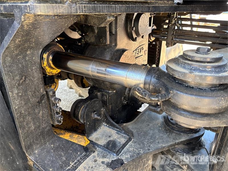 John Deere 350D 6x6 Bed Truck Camiones de cama baja