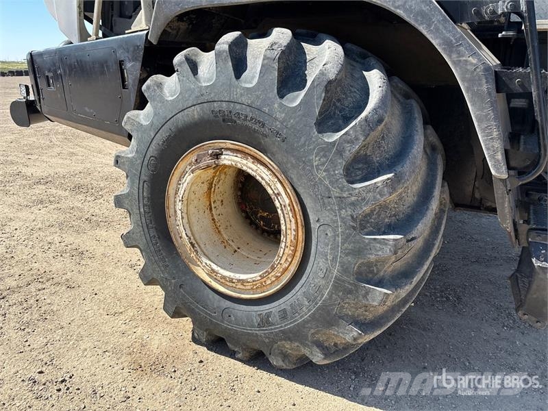 John Deere 350D 6x6 Bed Truck Camiones de cama baja
