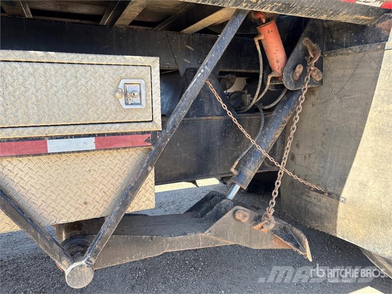John Deere 350D 6x6 Bed Truck Camiones de cama baja