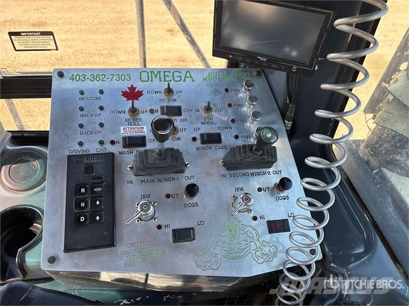 John Deere 350D 6x6 Bed Truck Camiones de cama baja