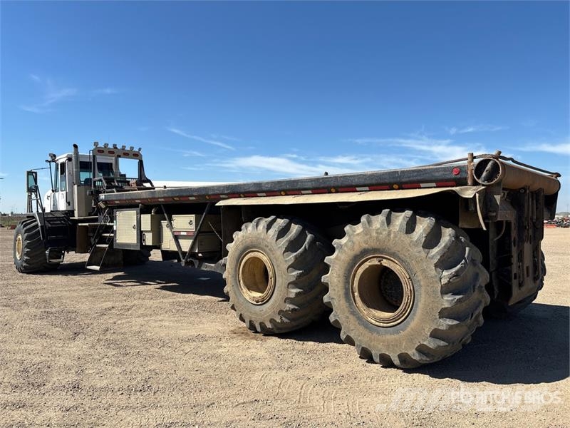 John Deere 350D 6x6 Bed Truck Camiones de cama baja