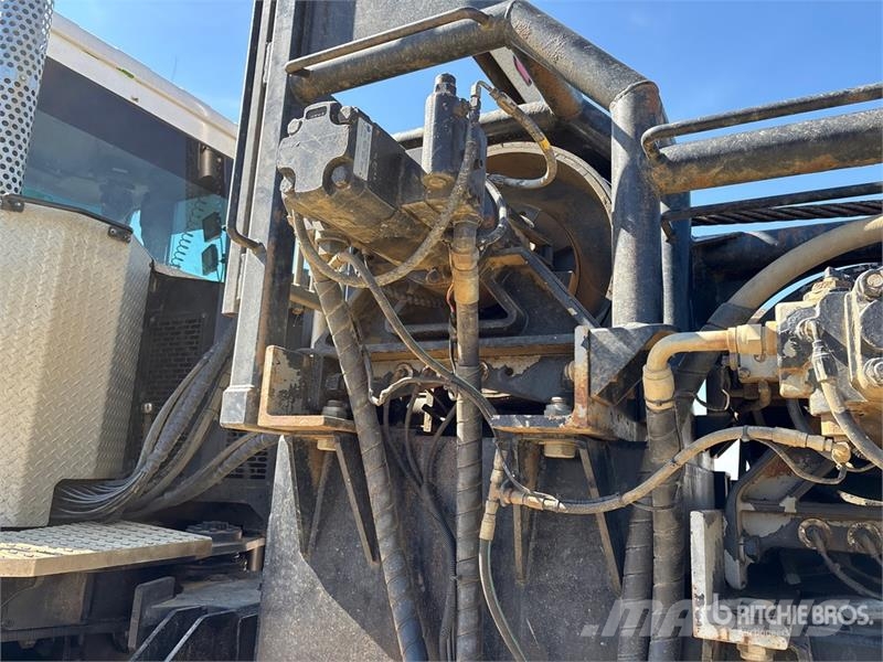 John Deere 350D 6x6 Bed Truck Camiones de cama baja