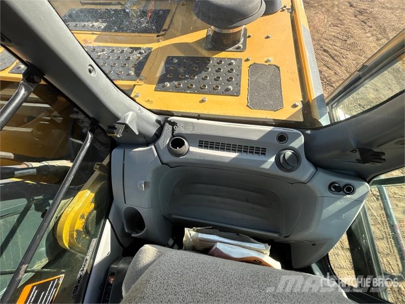 John Deere 350GLC Tracked Excavator حفارات زحافة