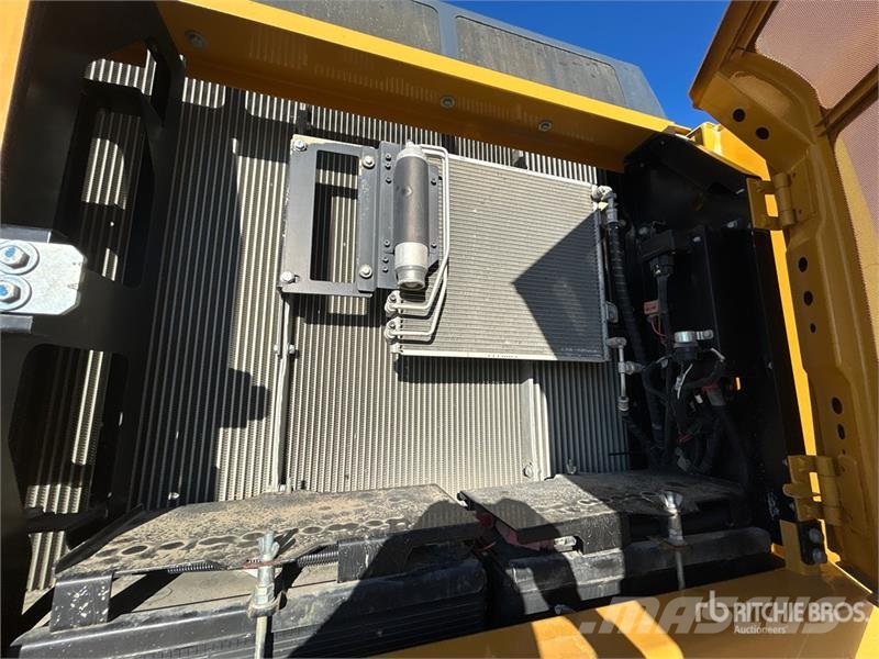 John Deere 350GLC Tracked Excavator حفارات زحافة