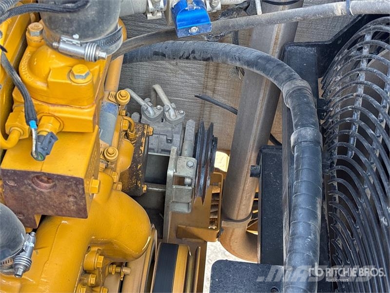 John Deere 350GLC Tracked Excavator حفارات زحافة