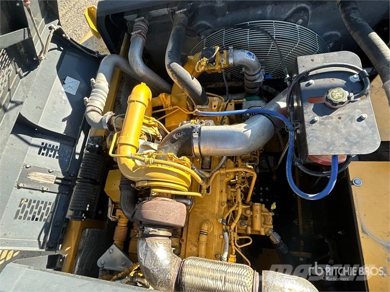 John Deere 350GLC Tracked Excavator حفارات زحافة