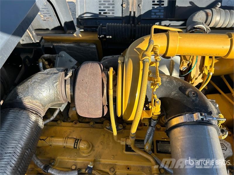 John Deere 350GLC Tracked Excavator حفارات زحافة