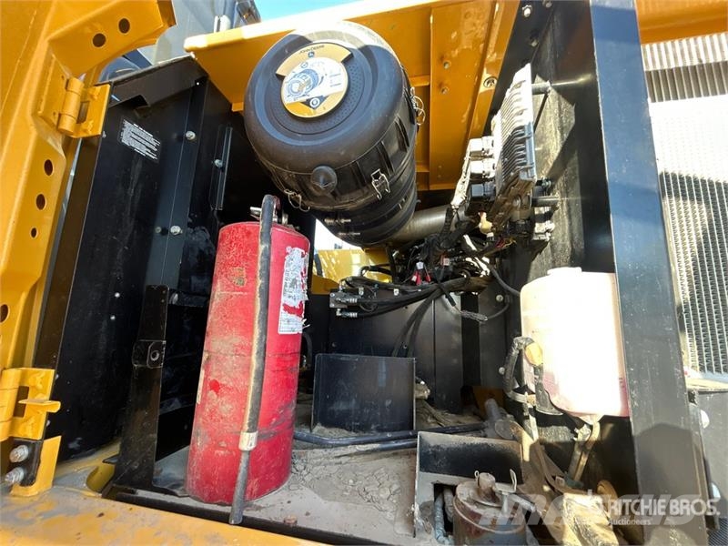 John Deere 350GLC Tracked Excavator حفارات زحافة