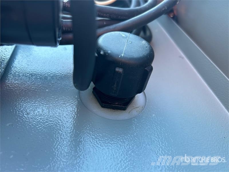 John Deere 40 gal Portable Poly Diesel Exhaust Fluid Fuel Tan Degvielas un piedevu tvertnes
