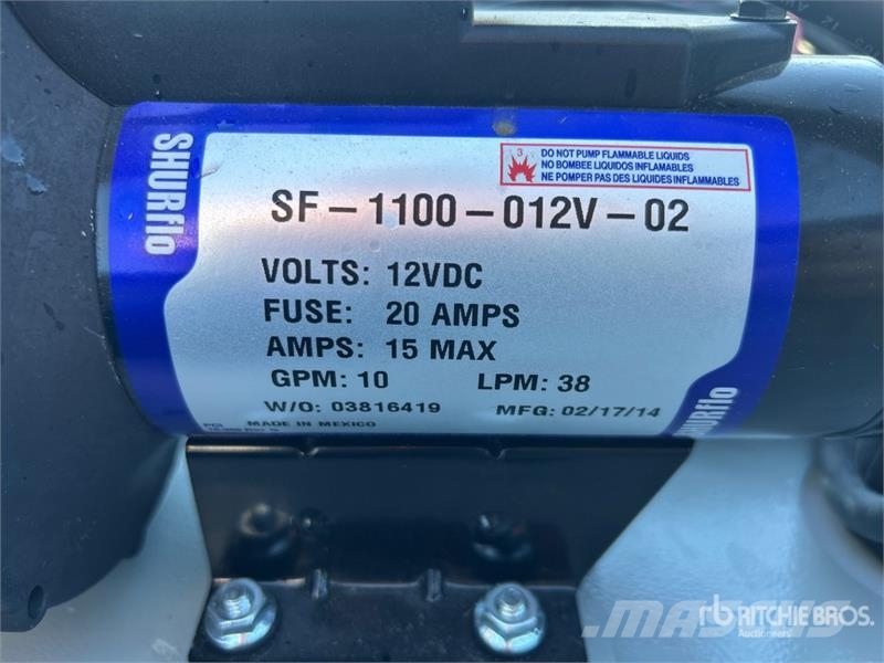 John Deere 40 gal Portable Poly Diesel Exhaust Fluid Fuel Tan Degvielas un piedevu tvertnes