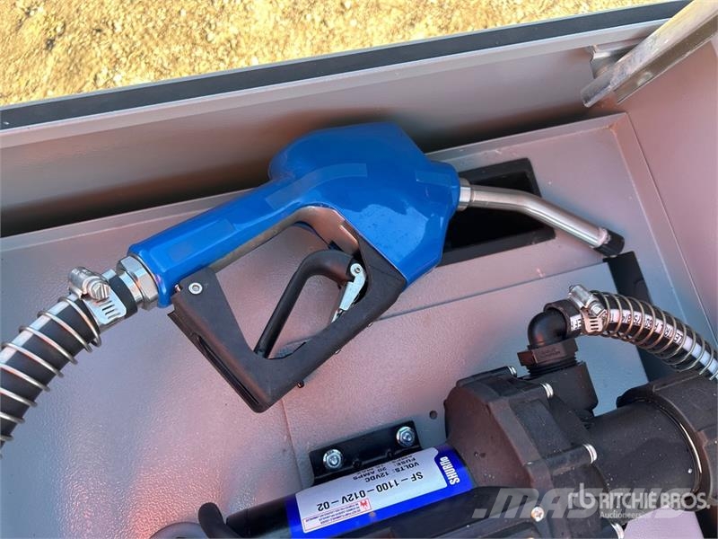 John Deere 40 gal Portable Poly Diesel Exhaust Fluid Fuel Tan Degvielas un piedevu tvertnes