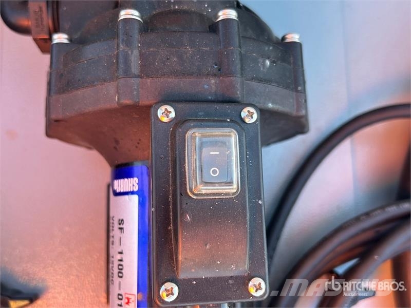 John Deere 40 gal Portable Poly Diesel Exhaust Fluid Fuel Tan Degvielas un piedevu tvertnes