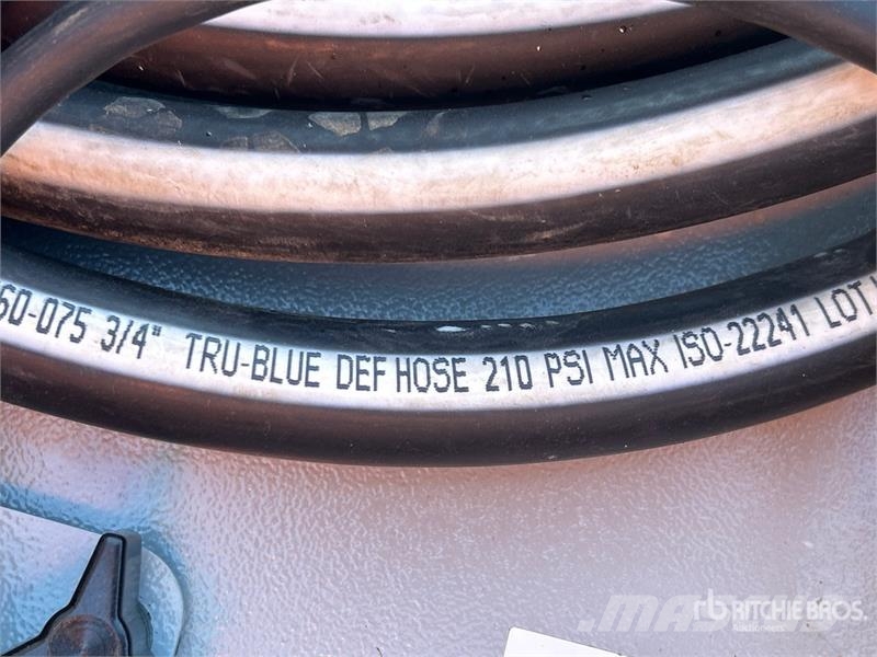 John Deere 40 gal Portable Poly Diesel Exhaust Fluid Fuel Tan Degvielas un piedevu tvertnes