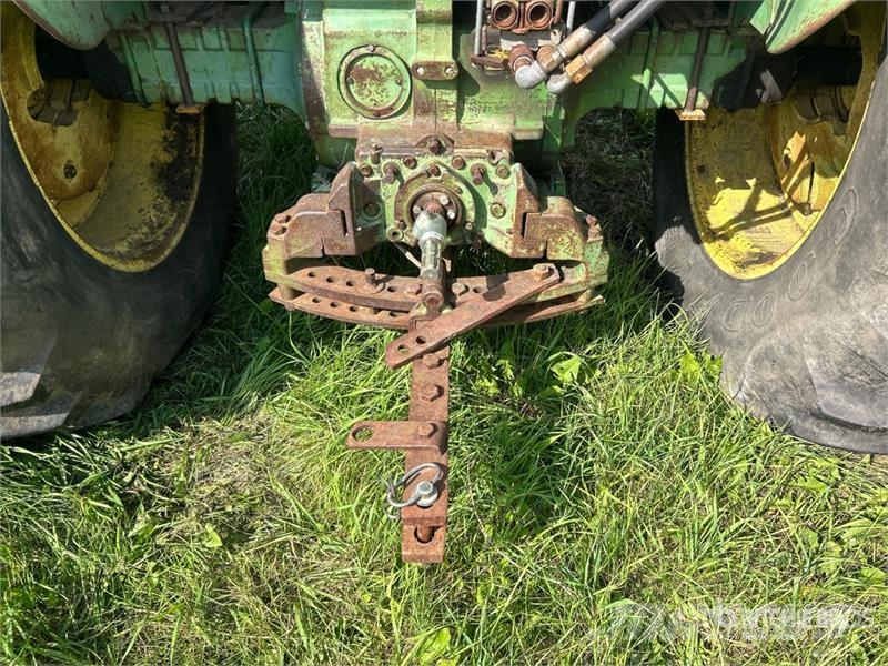 John Deere 4010 2WD Tractor Трактори