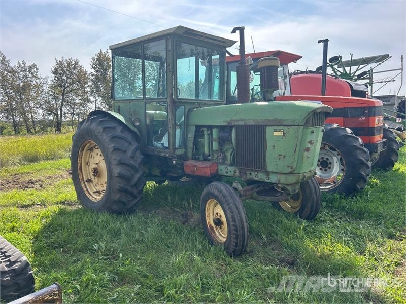 John Deere 4010 2WD Tractor Трактори