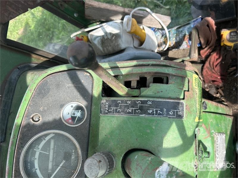 John Deere 4010 2WD Tractor Трактори